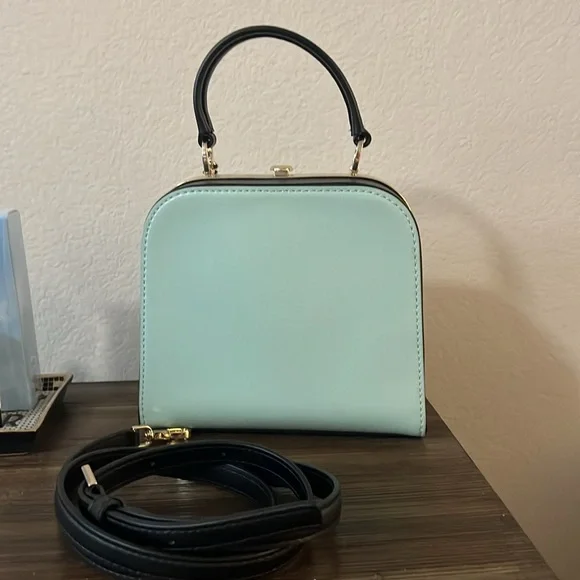 SOLD!! Kate Spade Checking In Car Violina - Picture 3 of 4